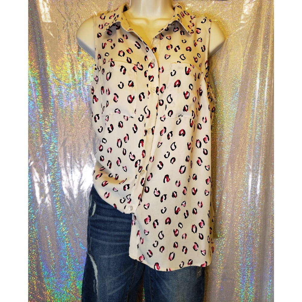 Apt 9 Size Medium Tank Top with Collar. Cream colored with Pink Cheetah Print